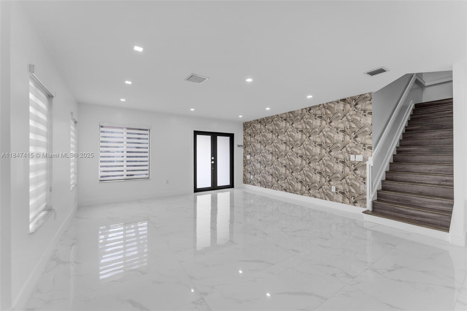 FOUR LAKES SEC 5 - Residential Lease