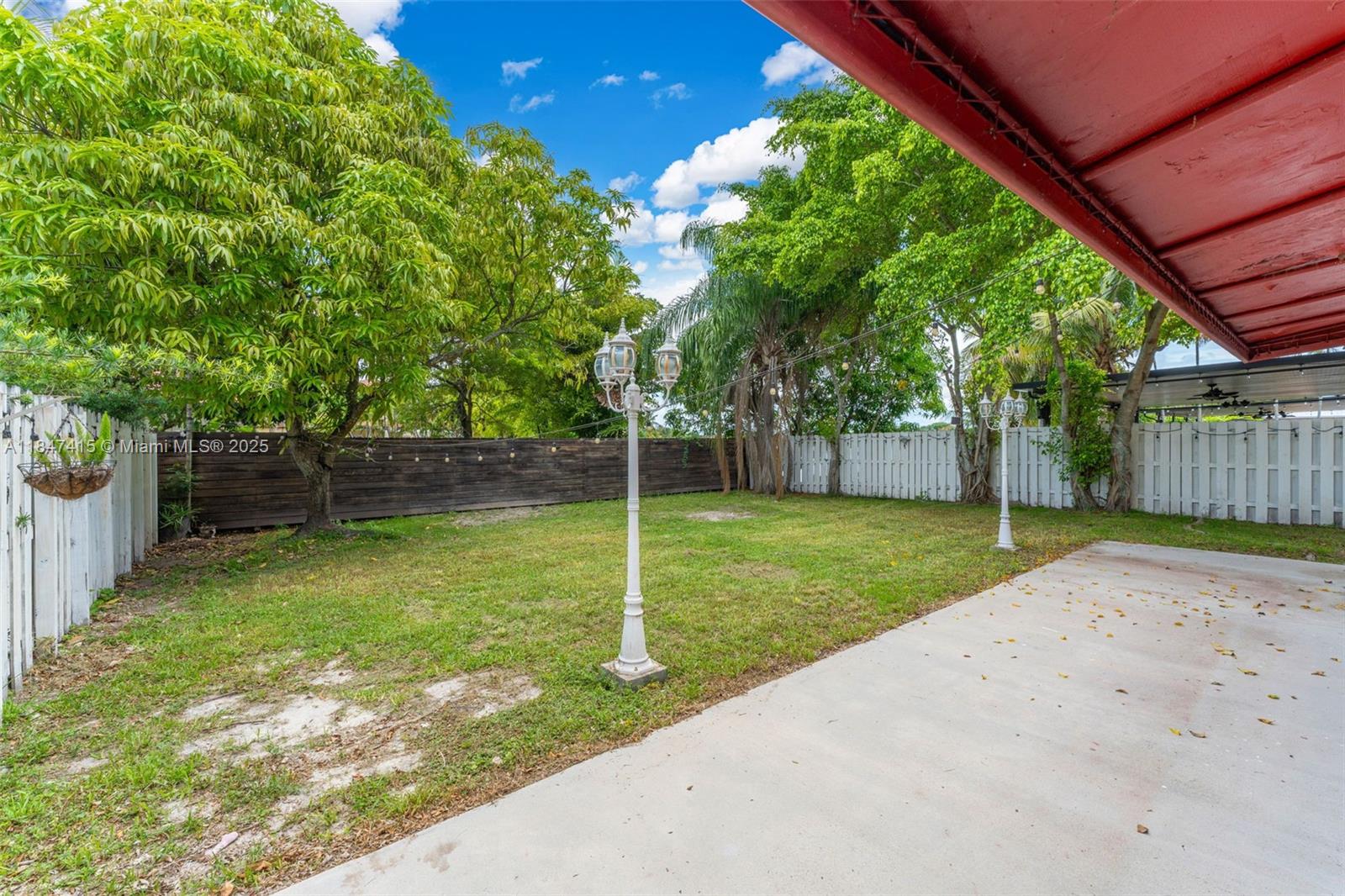 FOUR LAKES SEC 5 - Residential Lease
