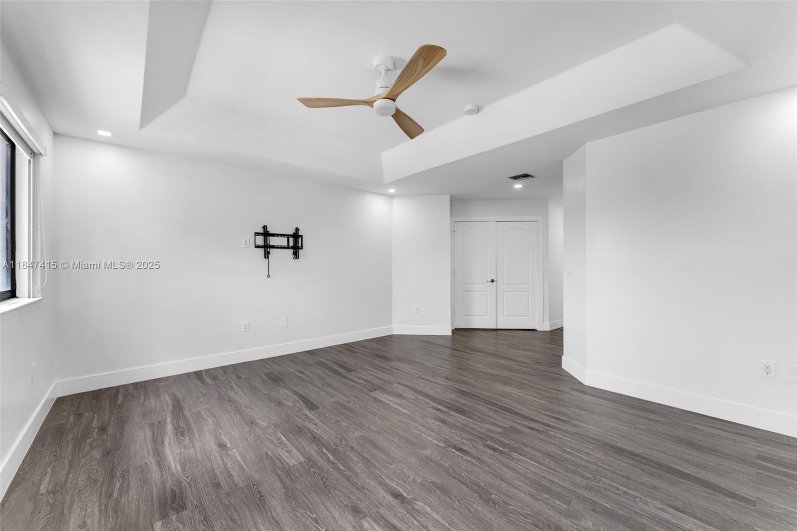 FOUR LAKES SEC 5 - Residential Lease