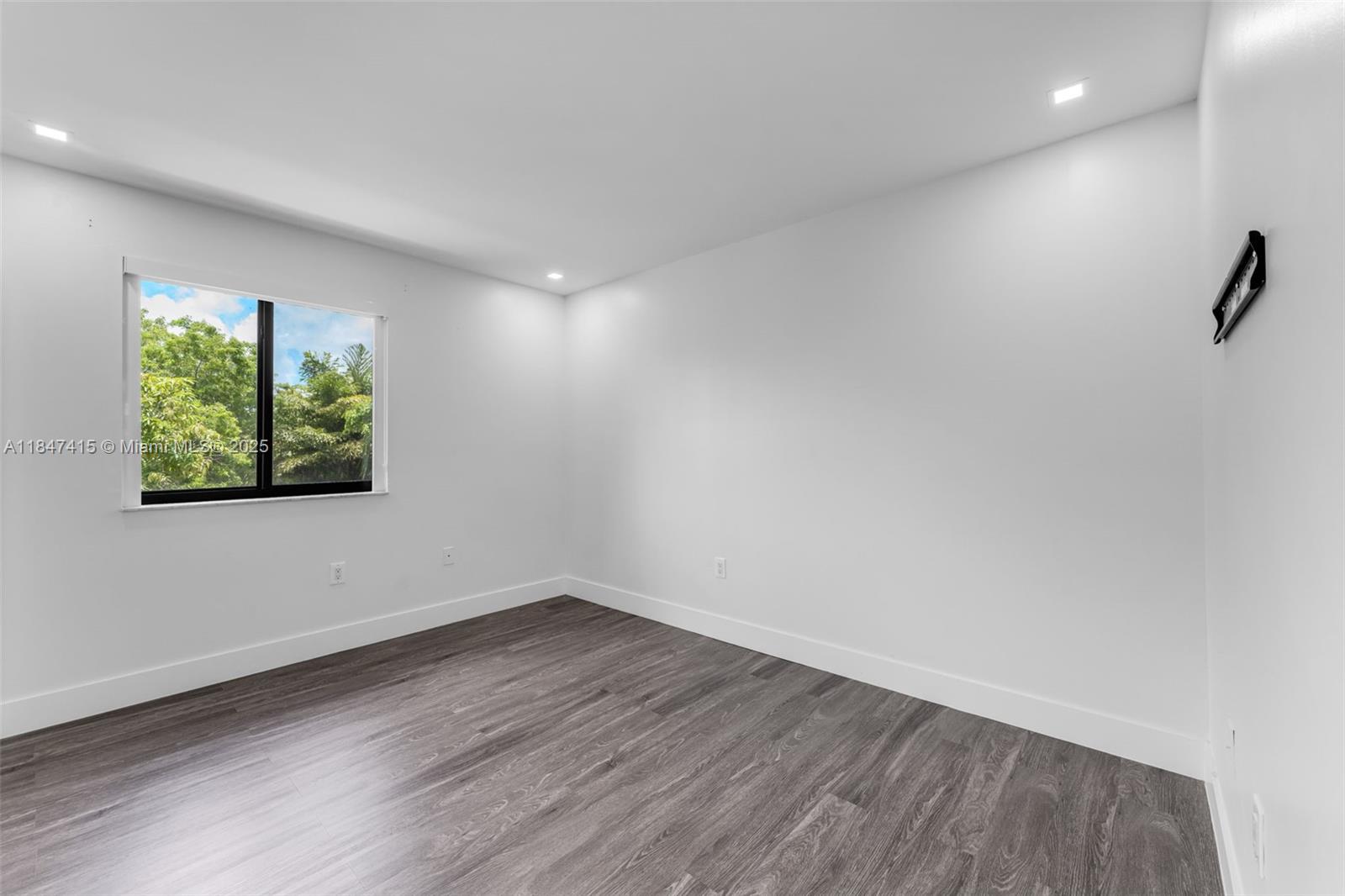 FOUR LAKES SEC 5 - Residential Lease