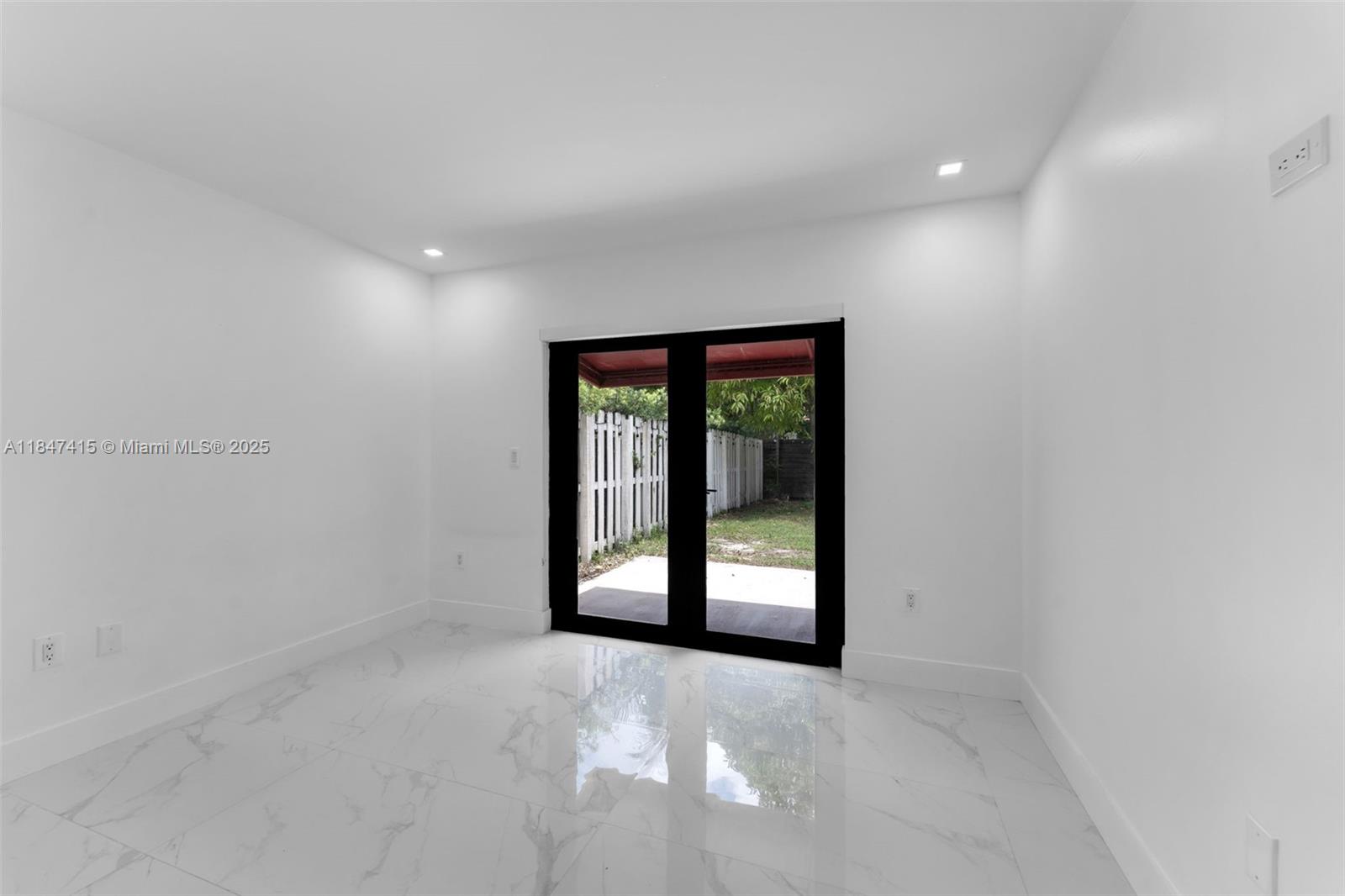 FOUR LAKES SEC 5 - Residential Lease