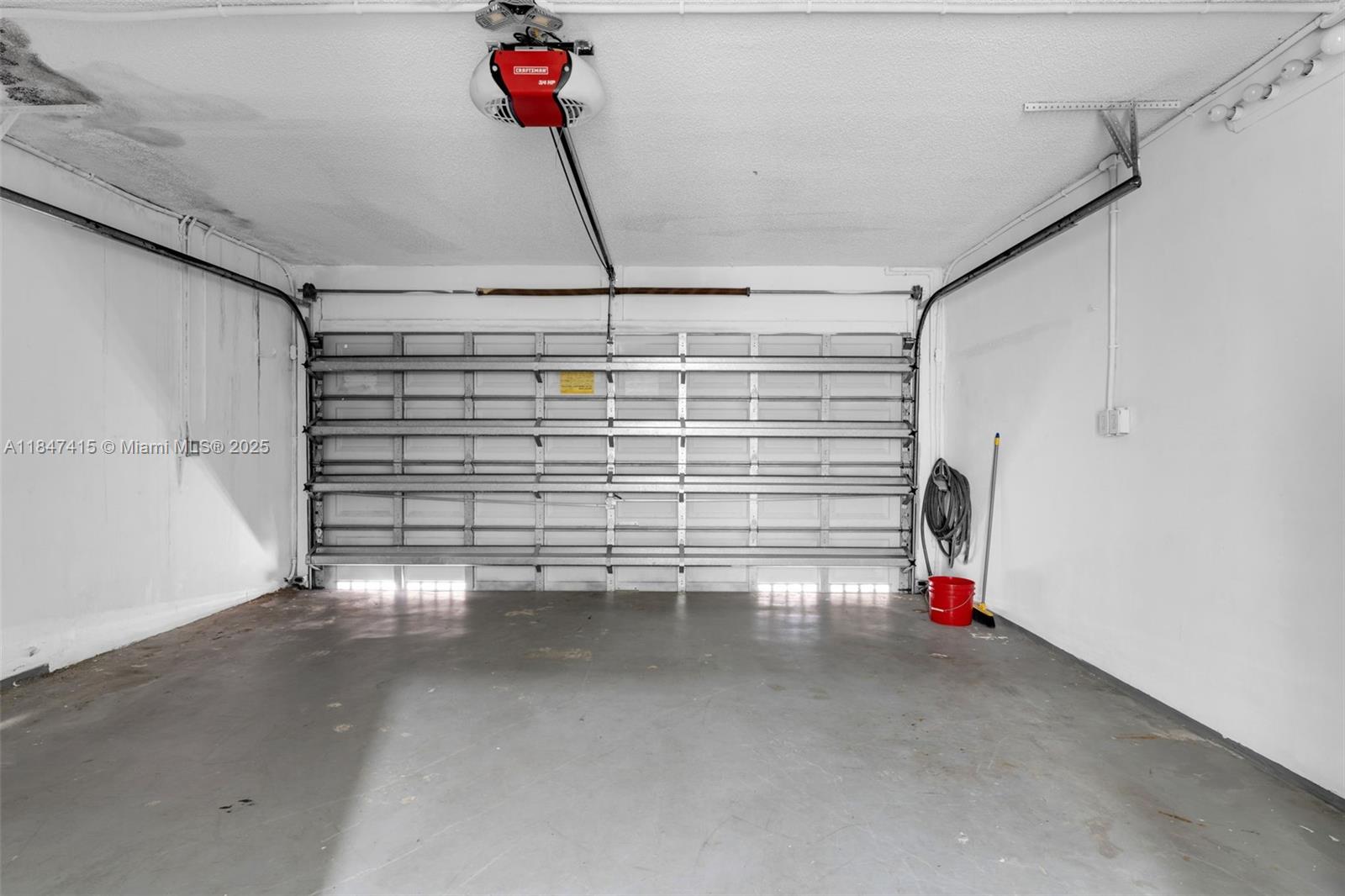 FOUR LAKES SEC 5 - Residential Lease