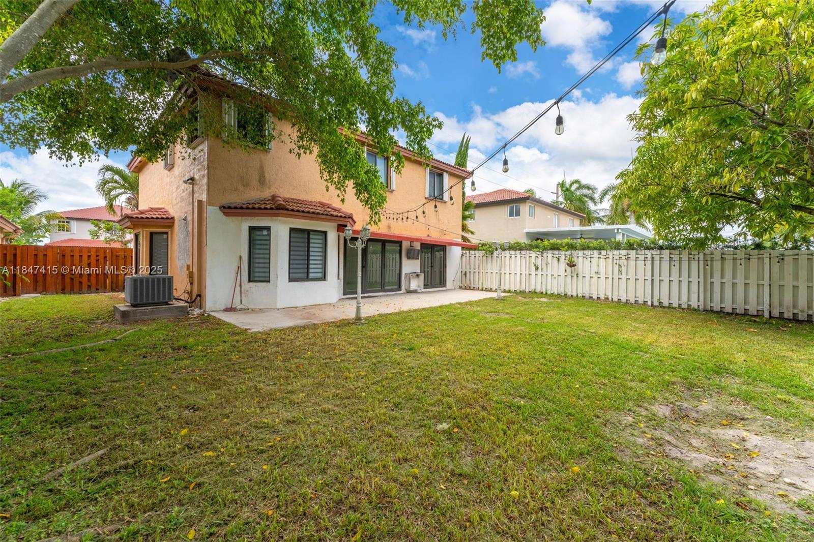 FOUR LAKES SEC 5 - Residential Lease