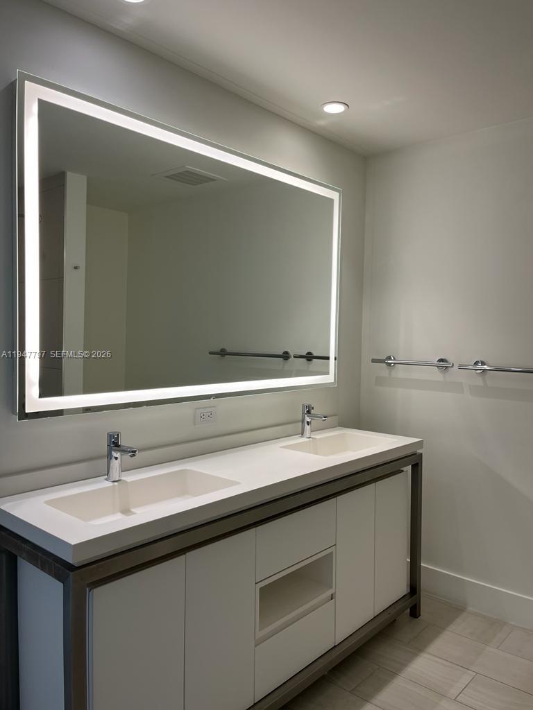 METROPICA NORTH TOWER ONE - Residential