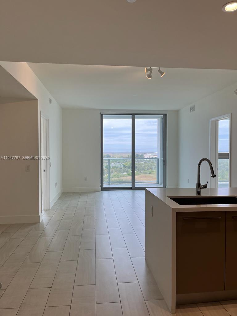 METROPICA NORTH TOWER ONE - Residential