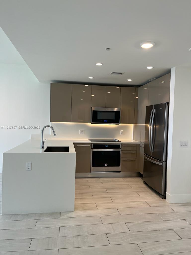 METROPICA NORTH TOWER ONE - Residential