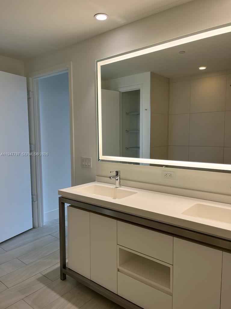 METROPICA NORTH TOWER ONE - Residential