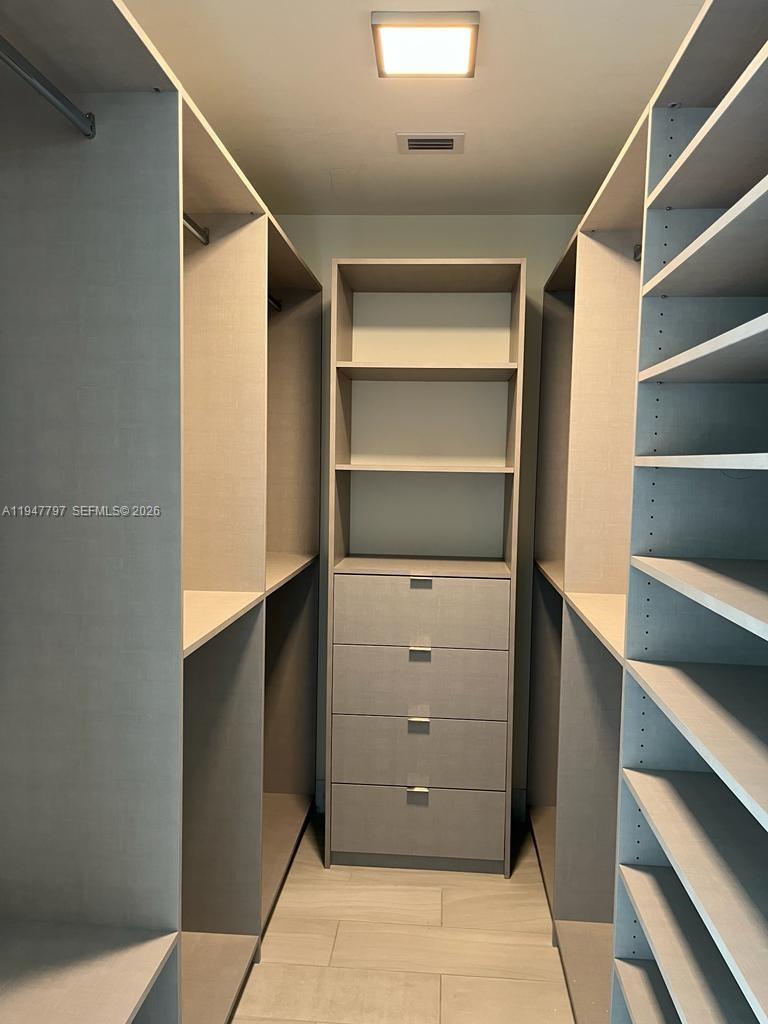 METROPICA NORTH TOWER ONE - Residential
