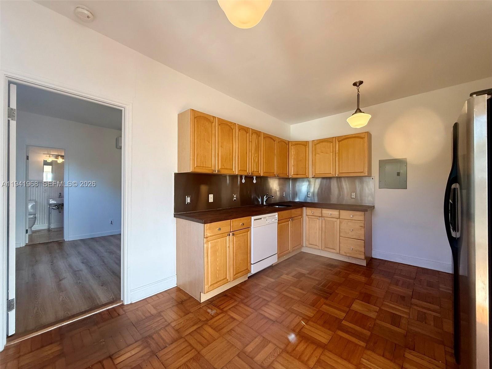 GARDEN SUB AMD PL - Residential Lease