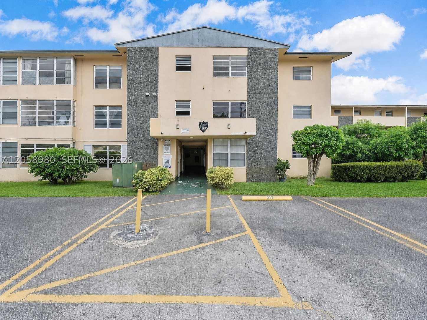 PALM SPRINGS GARDENS BLDG - Residential