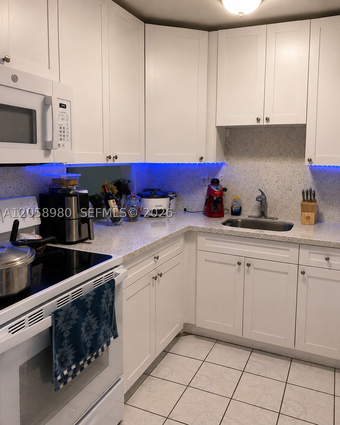 PALM SPRINGS GARDENS BLDG - Residential