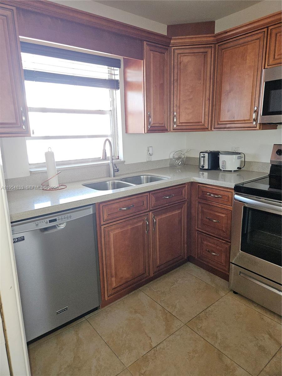LIVE OAK CONDO ELEVEN - Residential
