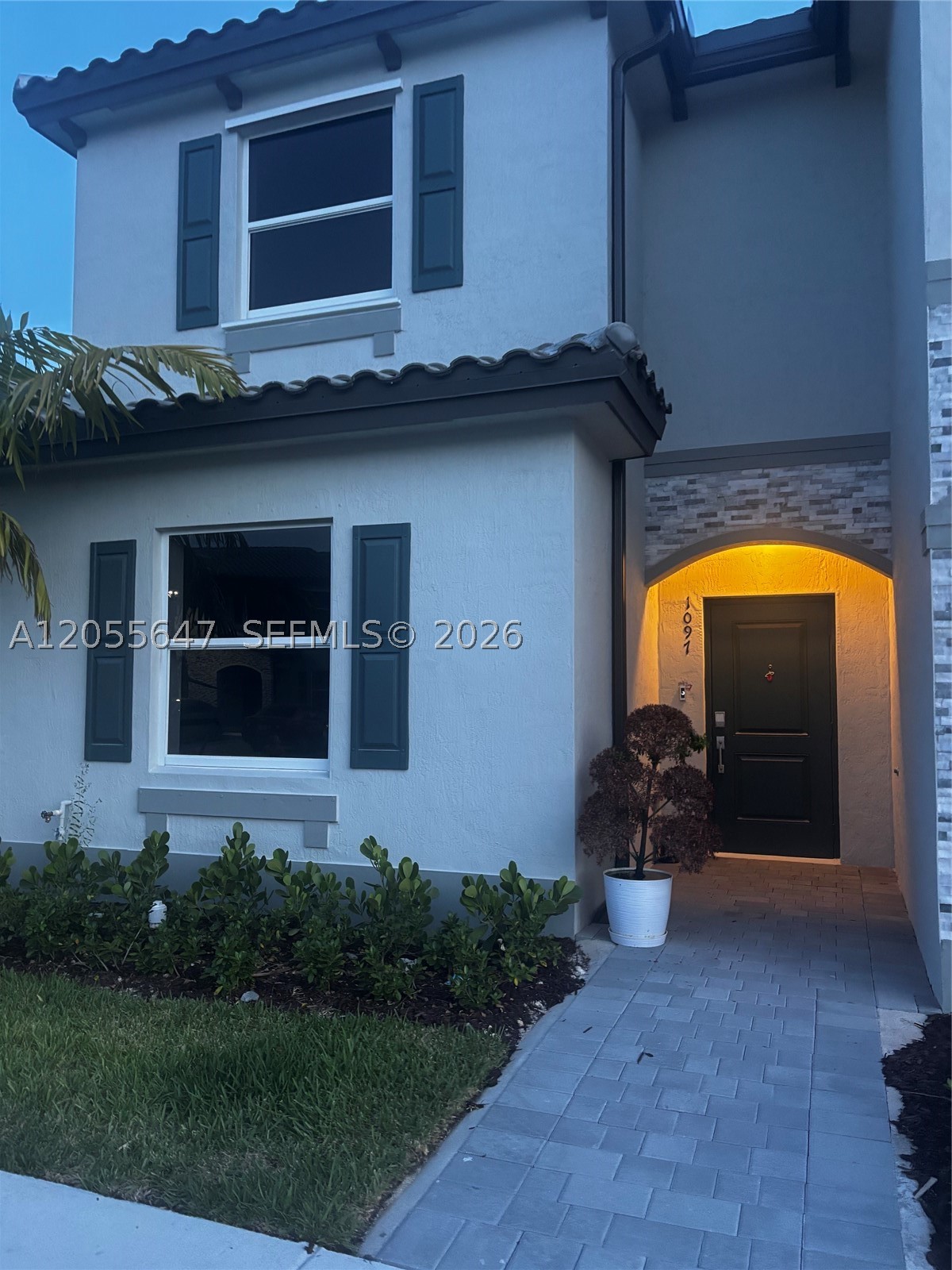 Be the first to enjoy this beautiful brand-new corner-unit townhouse, completed in April, in the desirable Le Jardine community in Homestead. This spacious 3-bedroom, 3-bath home offers modern finishes, an open-concept layout, abundant natural light, and the added privacy of a corner location.
Home Features
Brand-new construction (completed in April)
Corner unit with extra privacy
Modern kitchen with new appliances
Open living and dining area
In-unit washer and dryer.

Proof of income (last 3 pay stubs)
Last 3 bank statements
Government-issued photo ID
Employment verification
References from previous landlords are preferred
No smoking
Pets considered on a case-by-case basis (if applicabl
Central air conditioning
Private patio
Assigned parking
Convenient location near shopping, schools, restaurants, parks,  Turnpike.