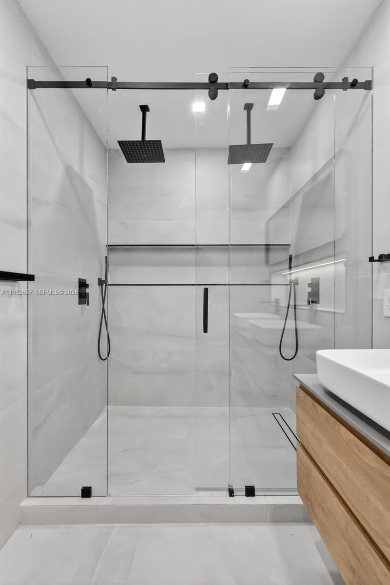 NORTHRIDGE - Residential