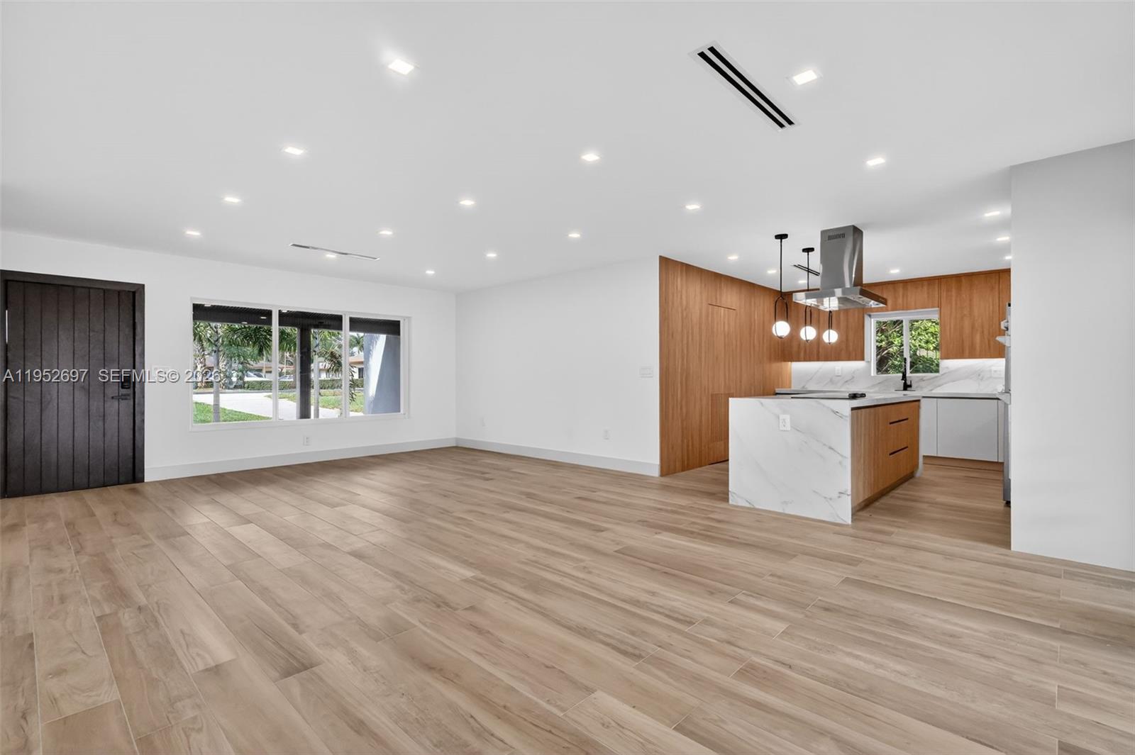NORTHRIDGE - Residential