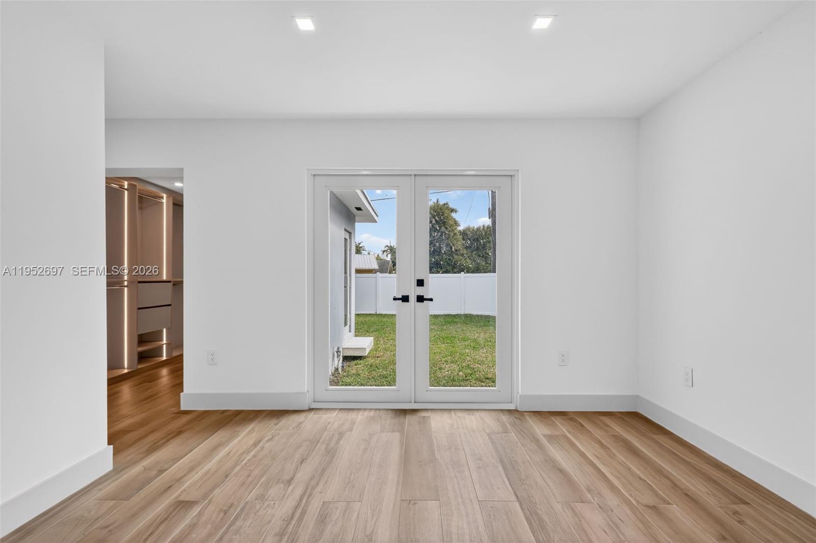 NORTHRIDGE - Residential