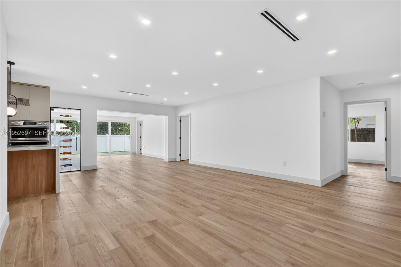 NORTHRIDGE - Residential