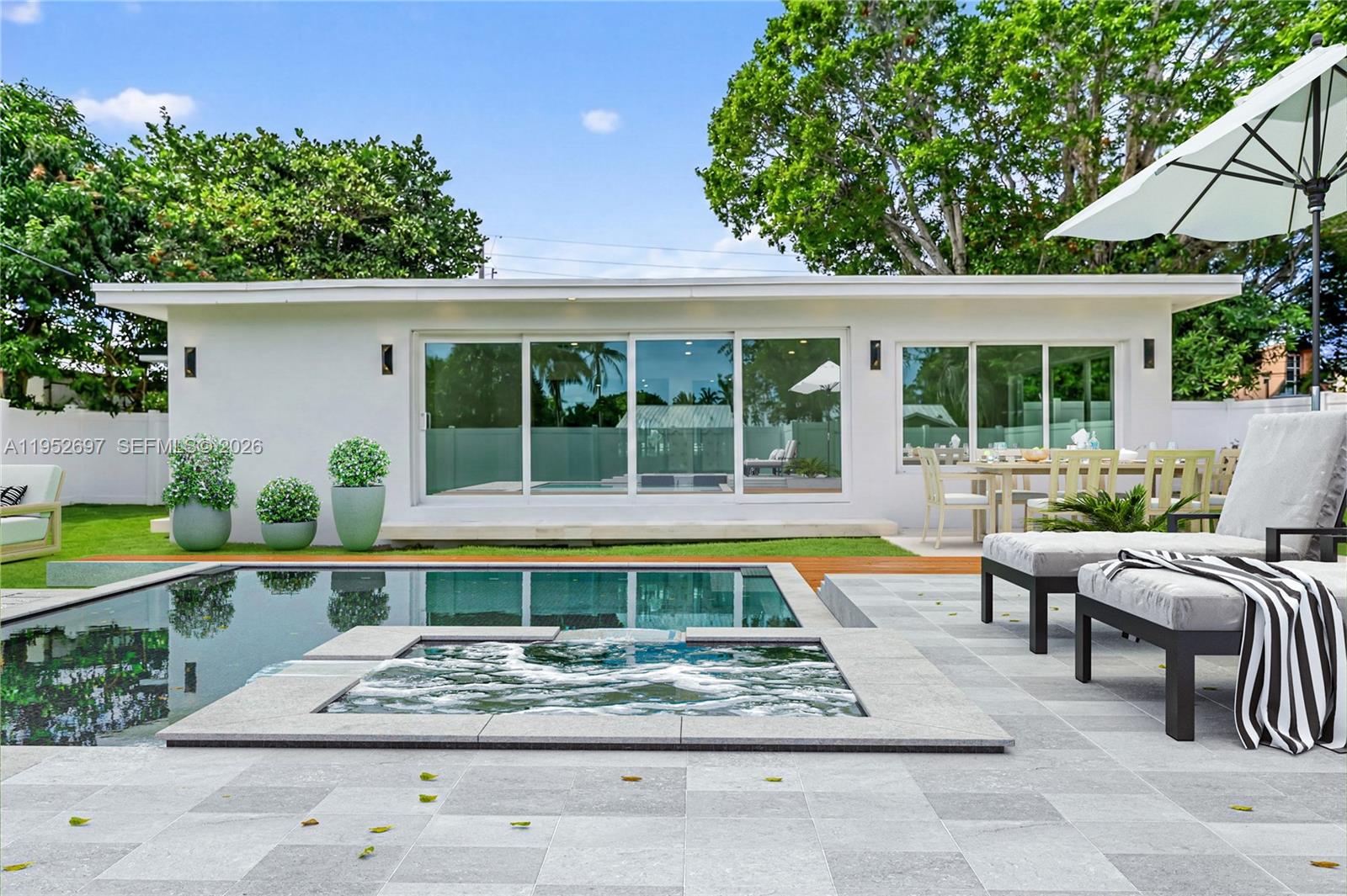 NORTHRIDGE - Residential