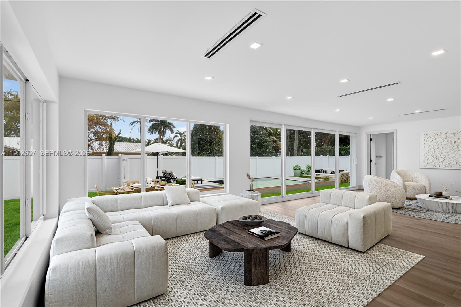NORTHRIDGE - Residential