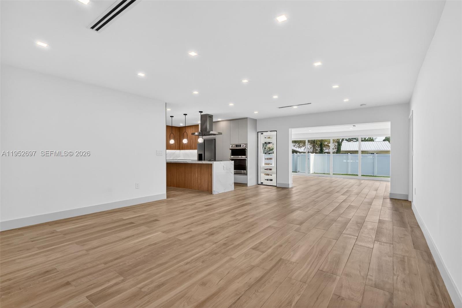 NORTHRIDGE - Residential