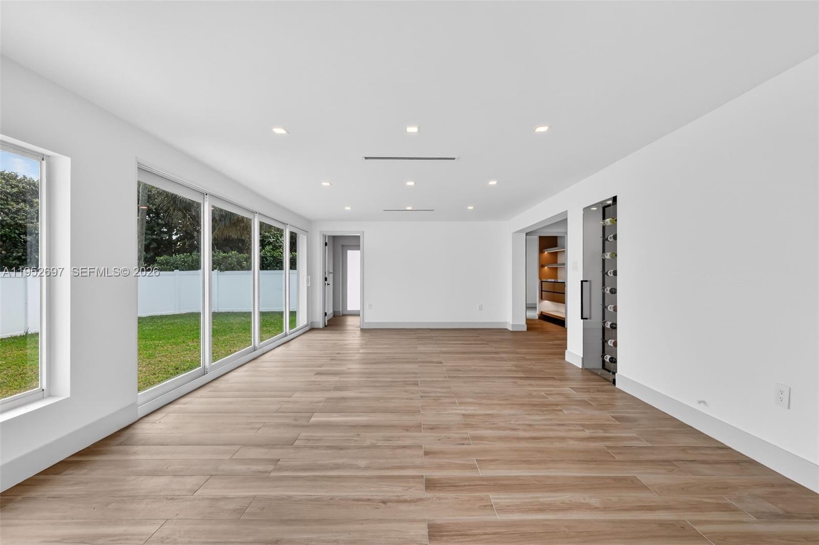 NORTHRIDGE - Residential