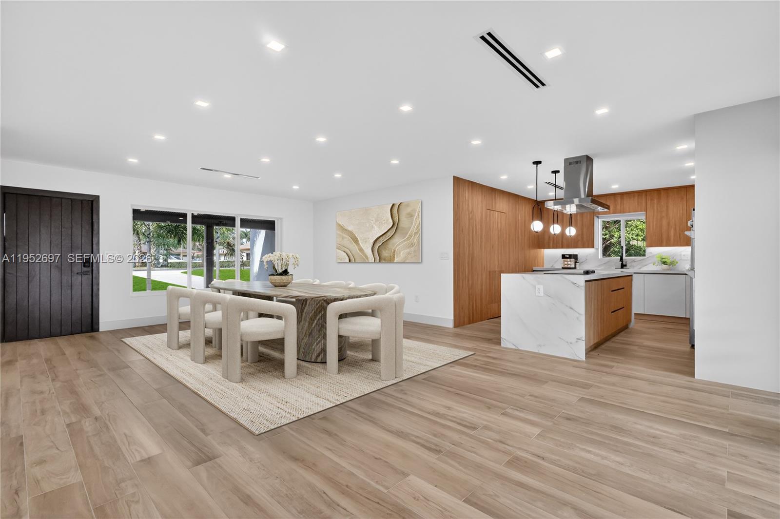 NORTHRIDGE - Residential