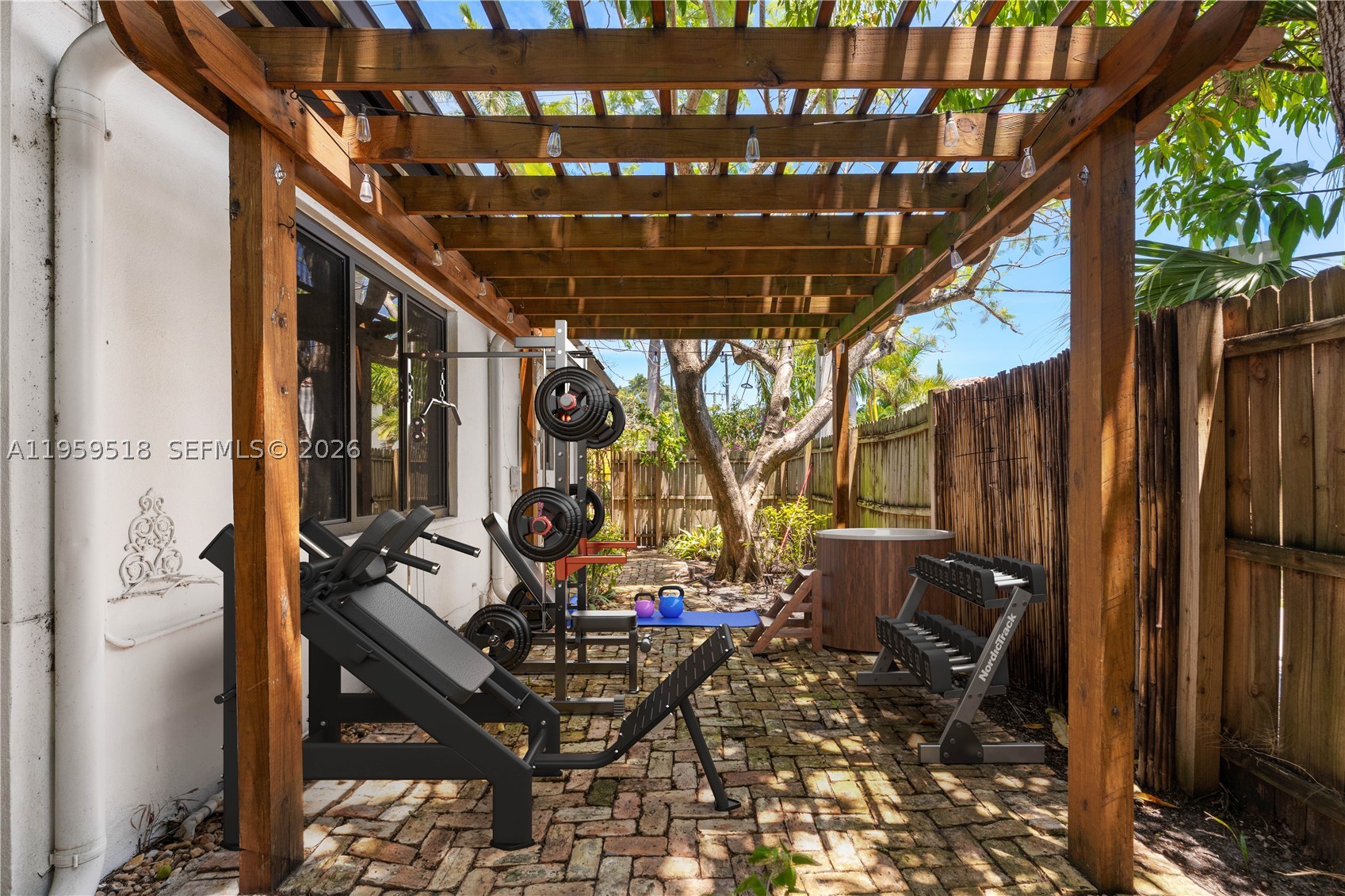 HOLLYWOOD - Residential