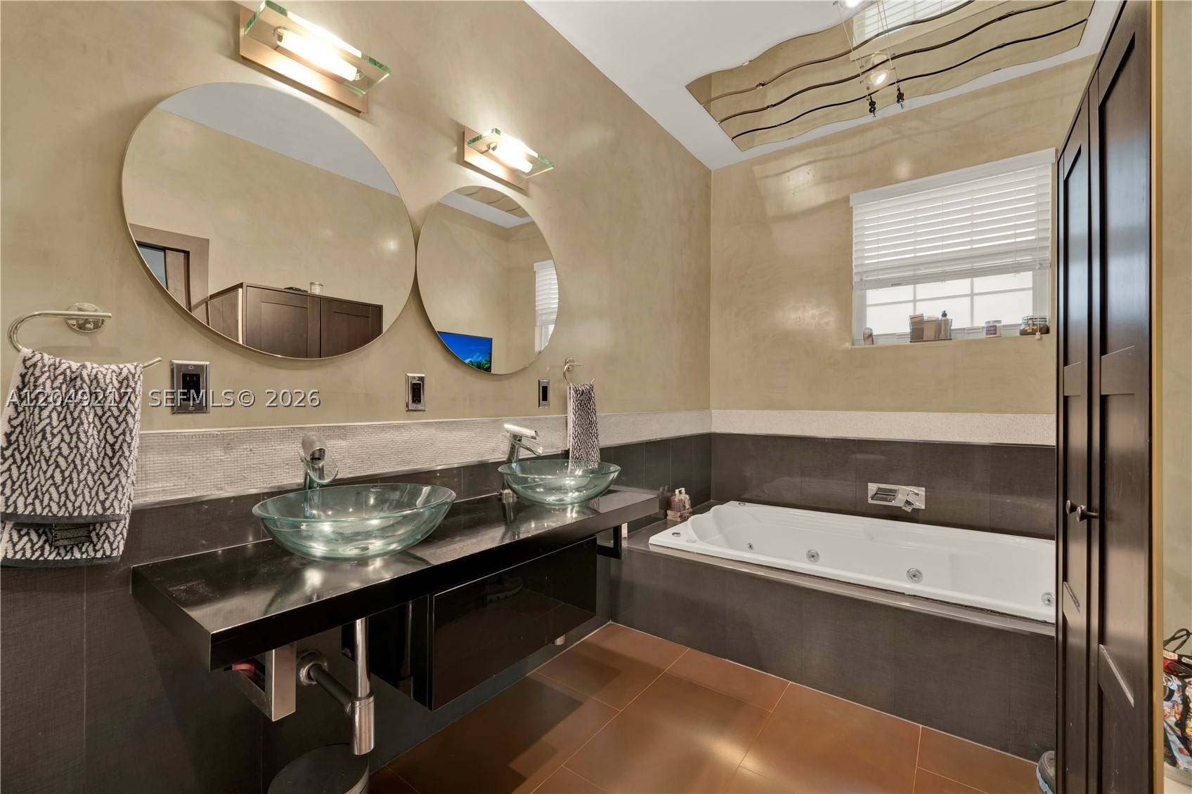 A B AT TAMIAMI TRAIL PHAS - Residential