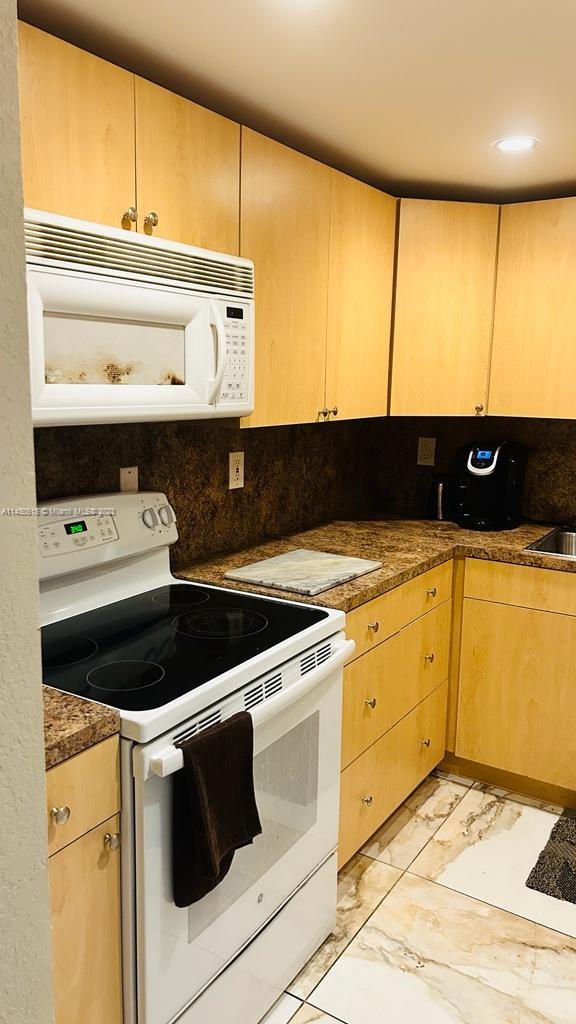 WINDWOOD CONDO - Residential Lease