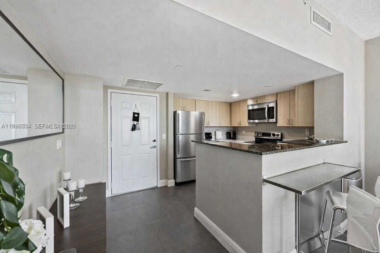 THE ASTON CONDO - Residential