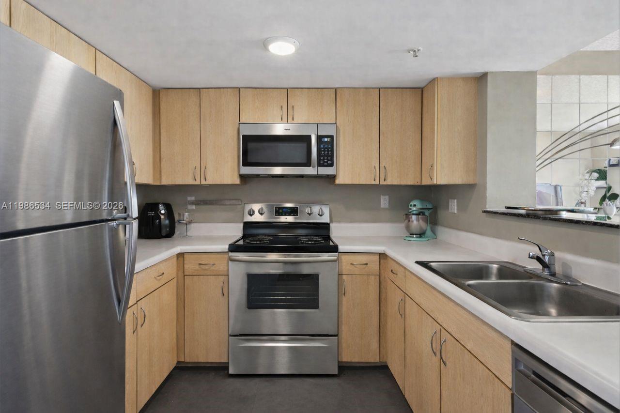THE ASTON CONDO - Residential