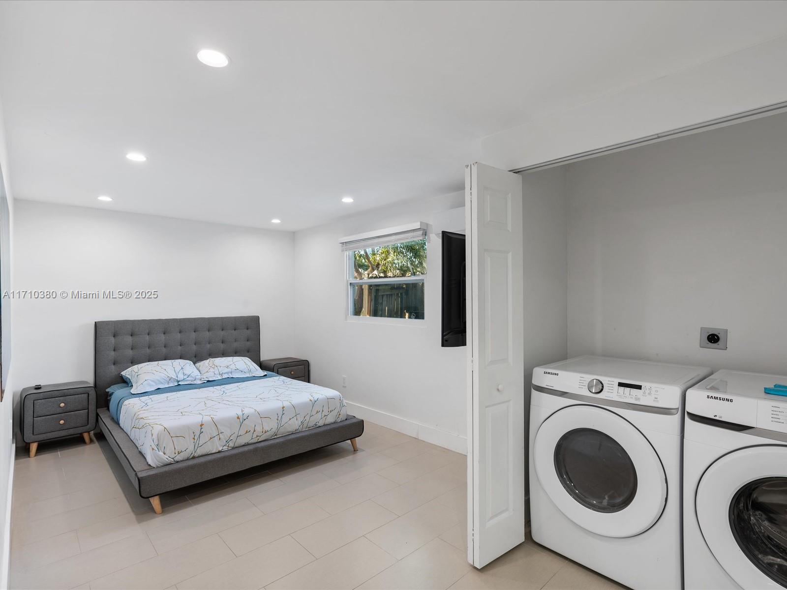 PLAYLAND ISLES - Residential