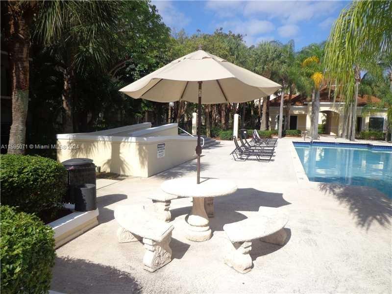 HOLLYWOOD PARC CONDOMINIU - Residential Lease
