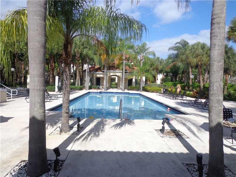 HOLLYWOOD PARC CONDOMINIU - Residential Lease