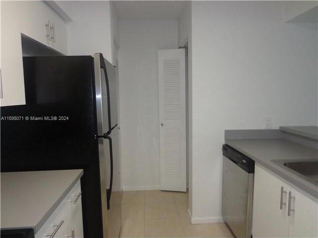 HOLLYWOOD PARC CONDOMINIU - Residential Lease