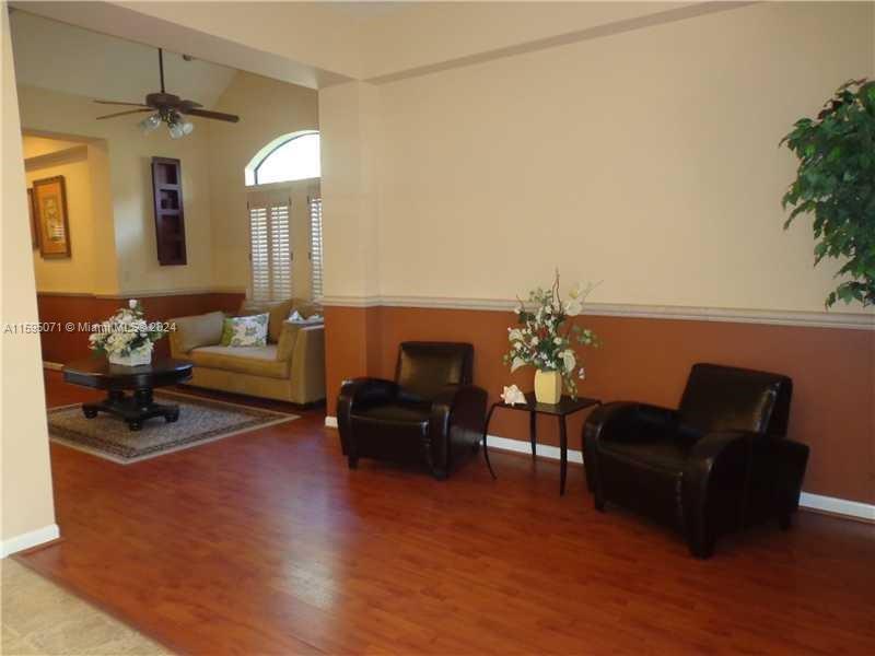 HOLLYWOOD PARC CONDOMINIU - Residential Lease
