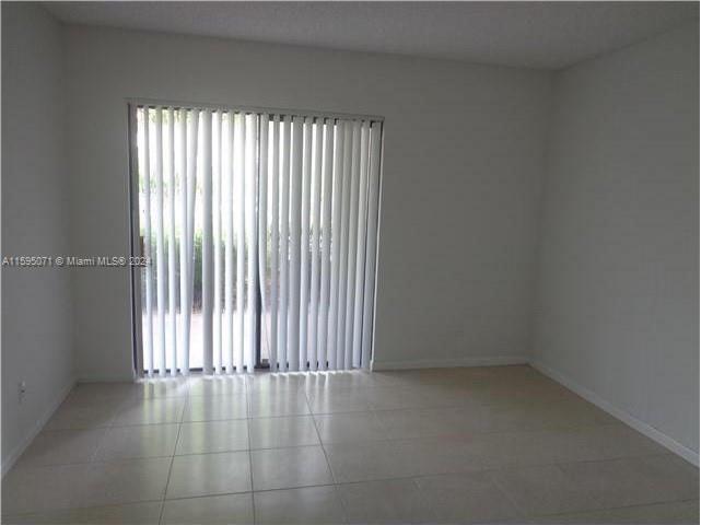 HOLLYWOOD PARC CONDOMINIU - Residential Lease