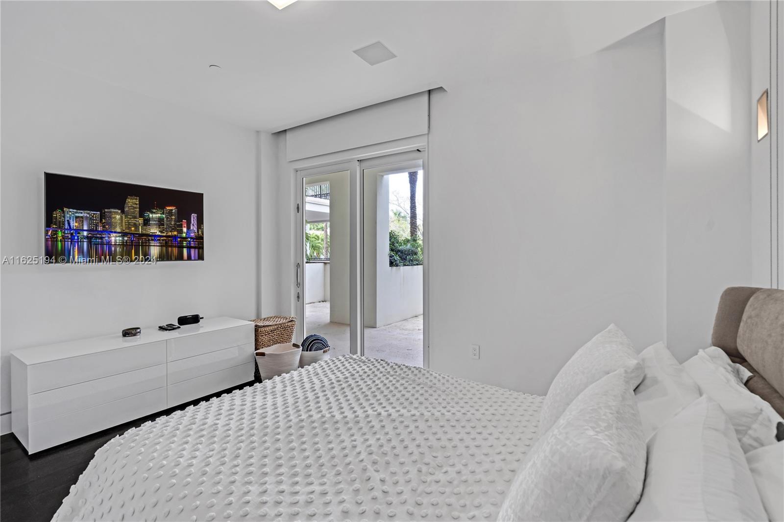 RESIDENCES AT VIZCAYA CON - Residential