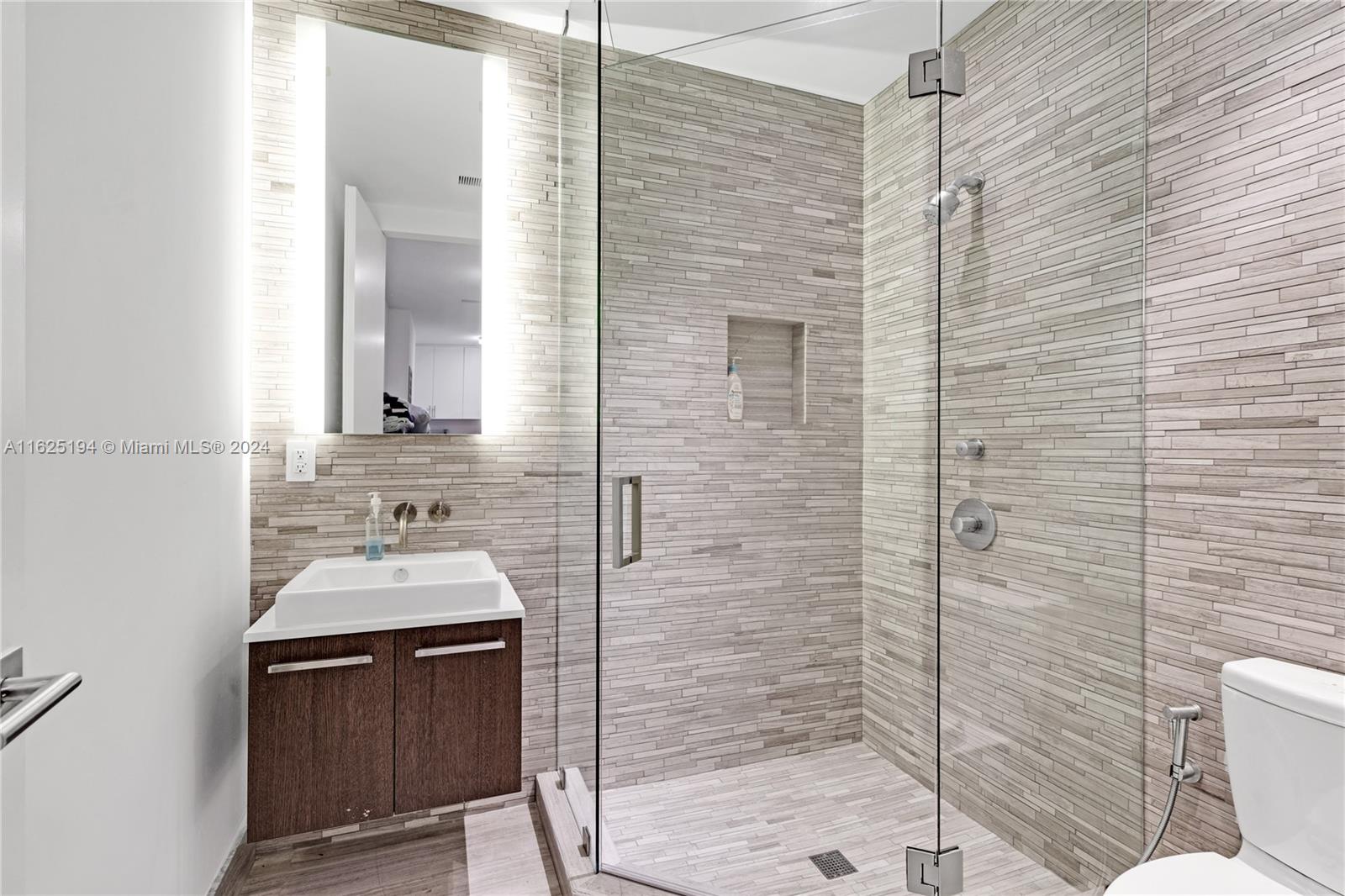 RESIDENCES AT VIZCAYA CON - Residential