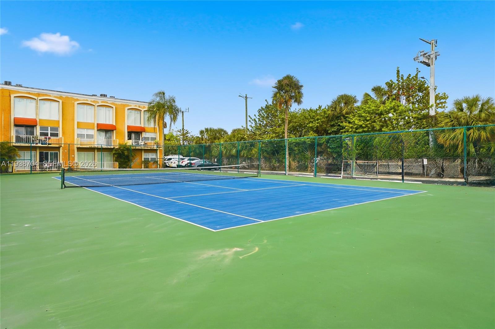 VENETIAN GARDENS AT COUNT - Residential