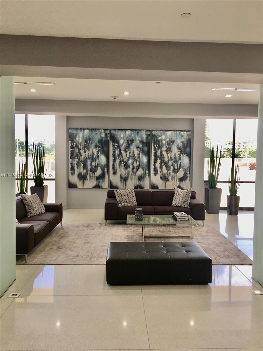 CORONADO CONDO - TOWER III - Residential