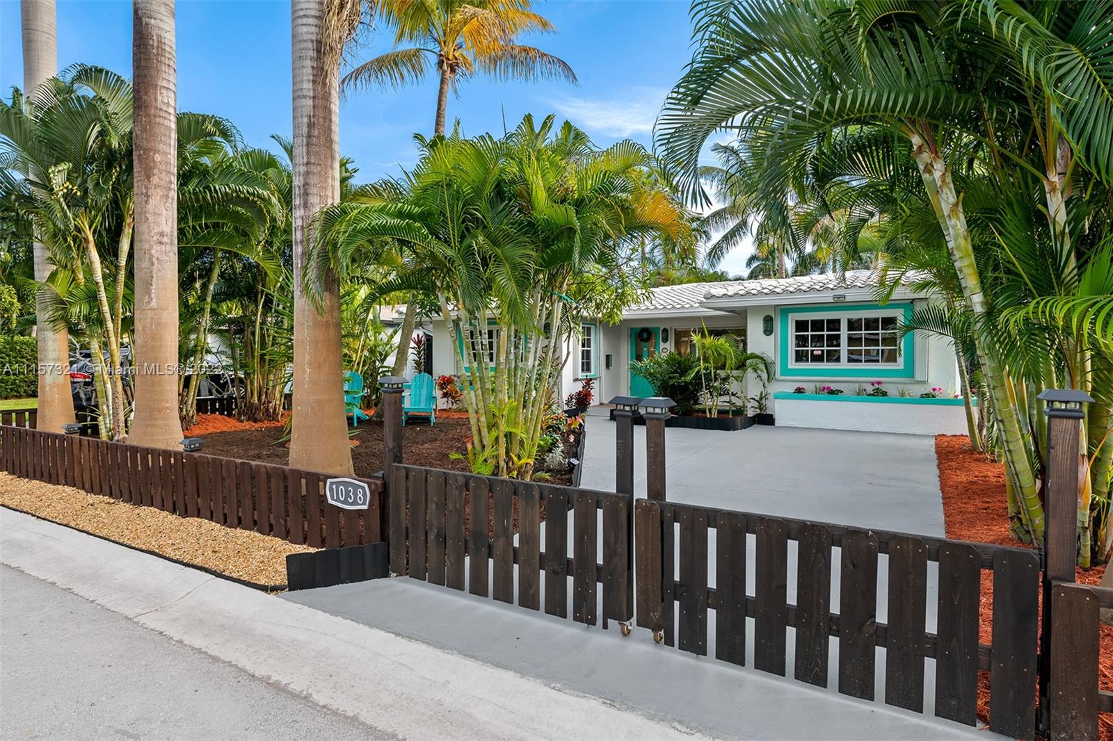 HOLLYWOOD LAKES SEC - Residential