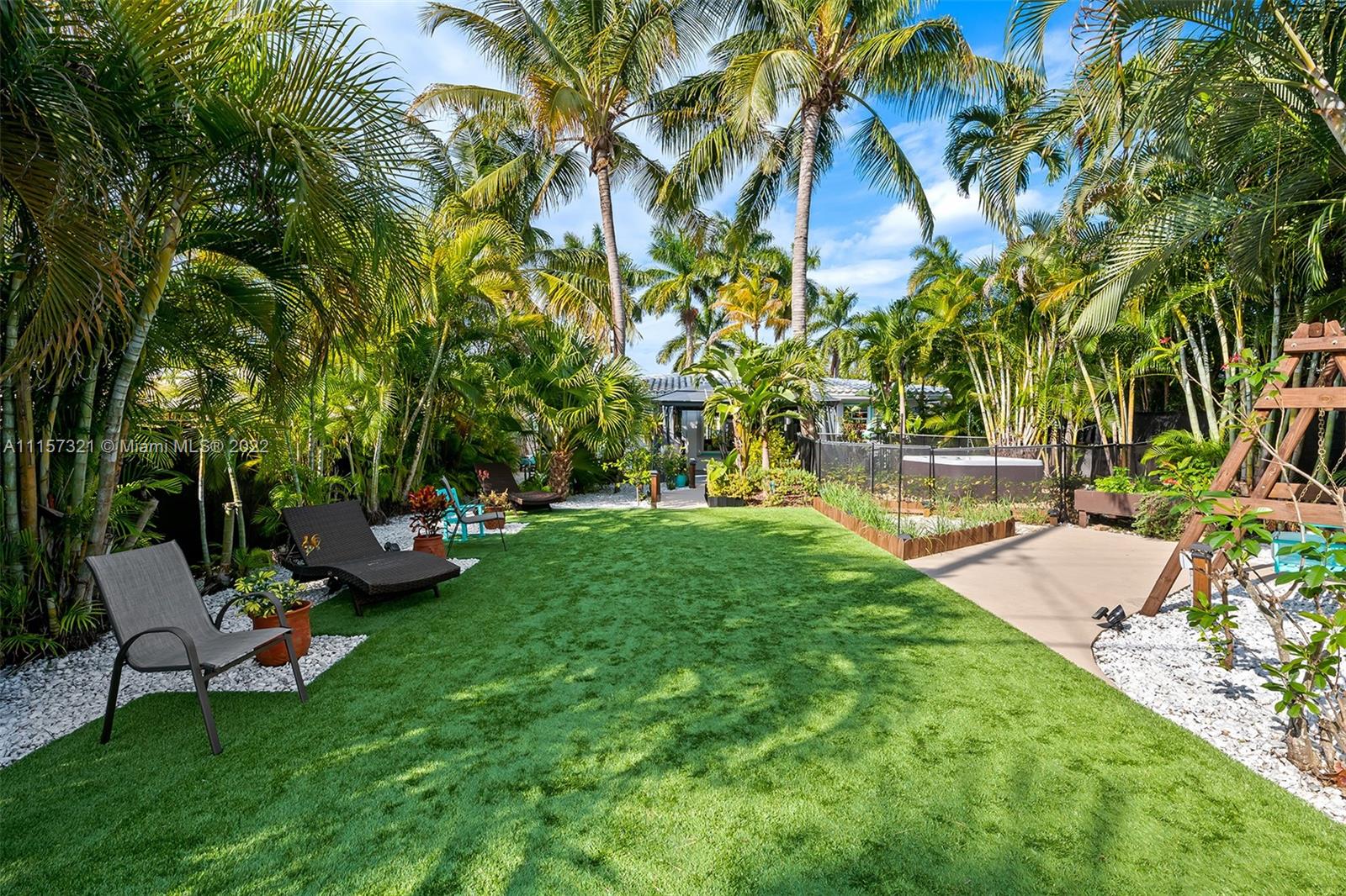 HOLLYWOOD LAKES SEC - Residential