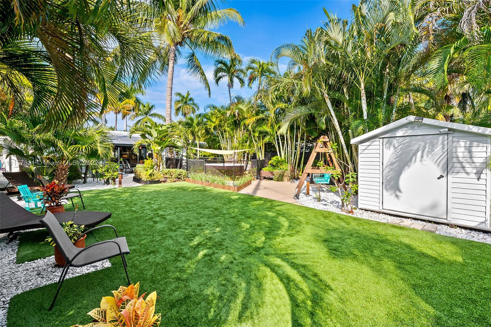 HOLLYWOOD LAKES SEC - Residential