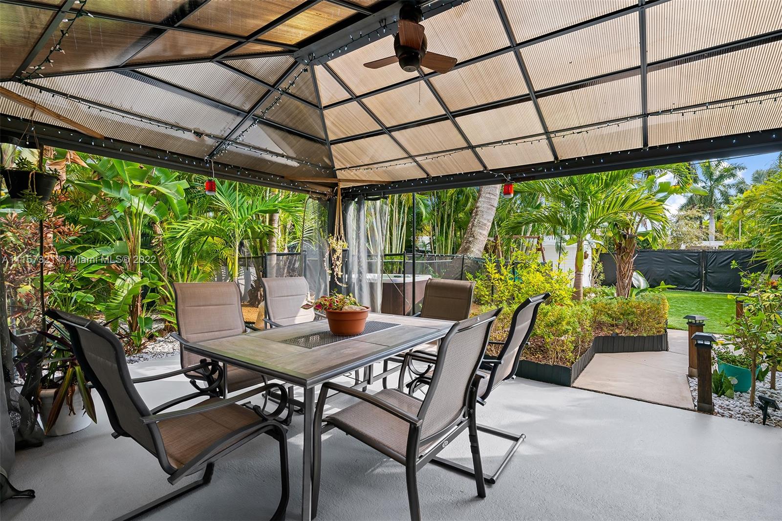 HOLLYWOOD LAKES SEC - Residential