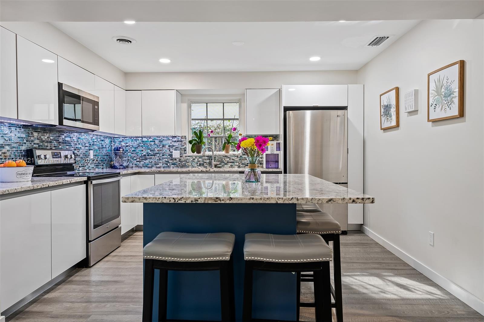 HOLLYWOOD LAKES SEC - Residential