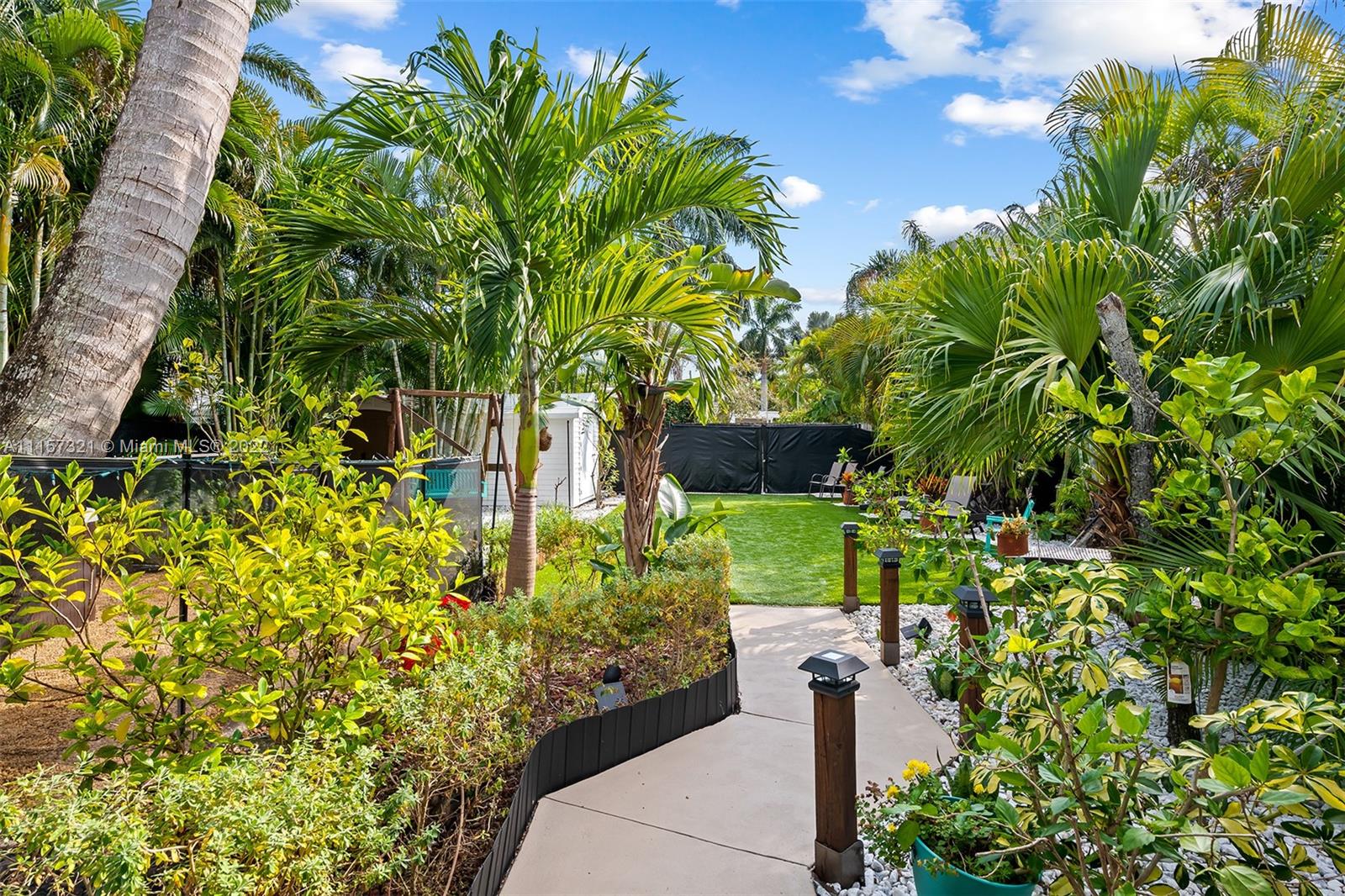 HOLLYWOOD LAKES SEC - Residential