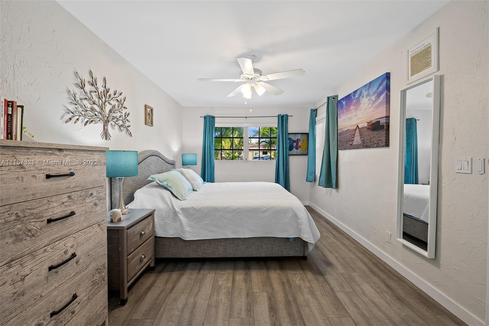 HOLLYWOOD LAKES SEC - Residential