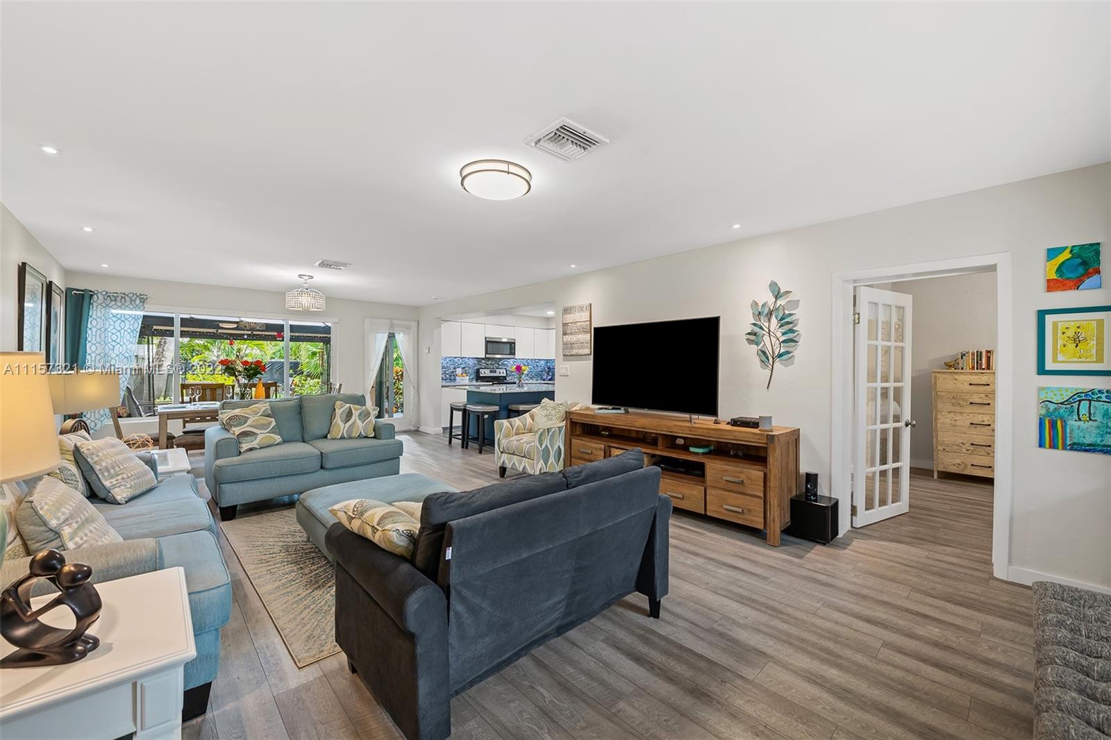 HOLLYWOOD LAKES SEC - Residential
