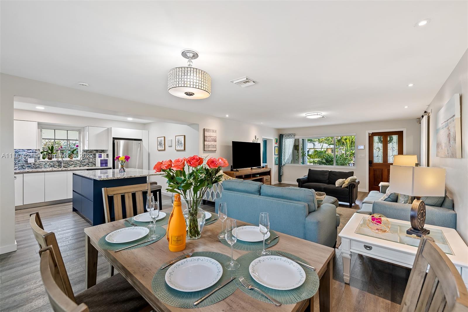 HOLLYWOOD LAKES SEC - Residential